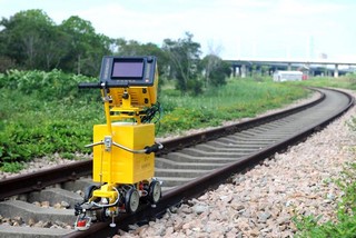 Digital Ultrasonic Rail Flaw Detector for Railway System Inspection