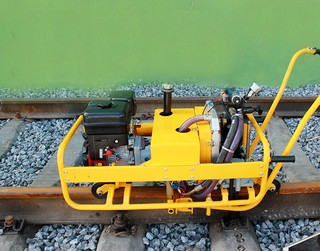 NLB-1800 Portable Internal Combustion Rail Bolt Wrench