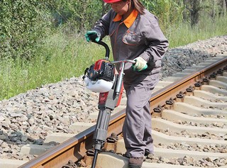 How To Use Internal Combustion Railway Tamping Machine