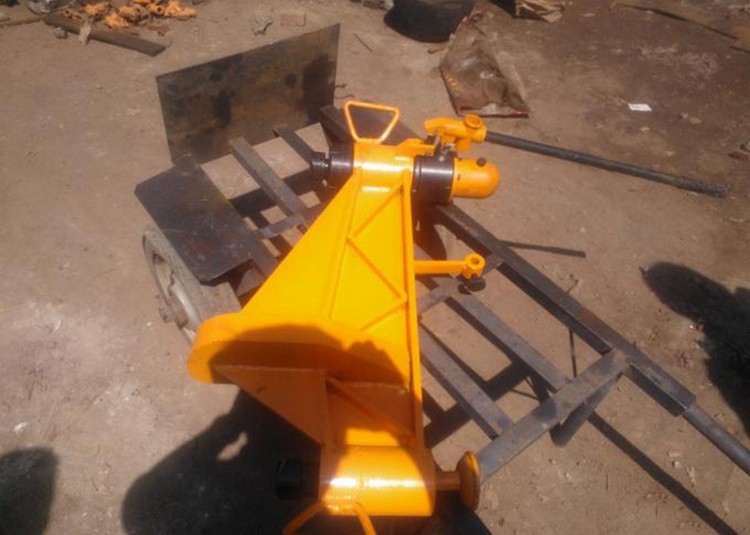 Point Rail Straightening Device