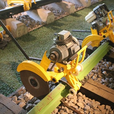 Basic Structure And Working Principle Of Electric Rail Cutting Machine 