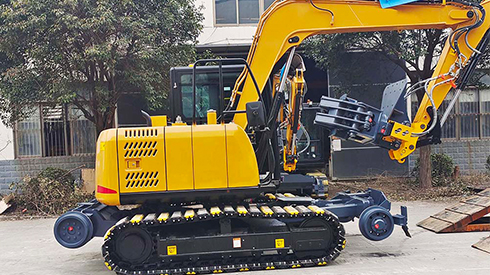 Railway Excavator with Ballast