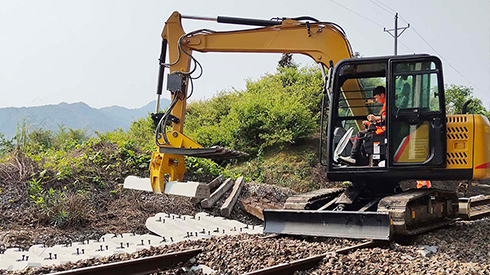 Railway Excavator with Ballast