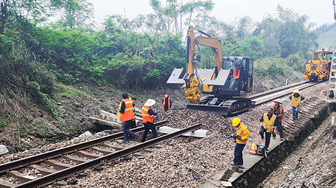 Railway Excavator with Ballast
